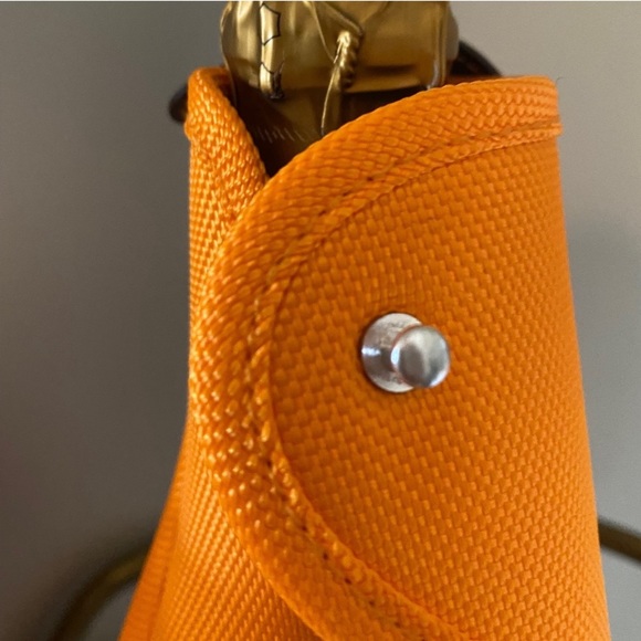 Veuve Clicquot Insulated Ice Jacket- New with Tags - Picture 10 of 14